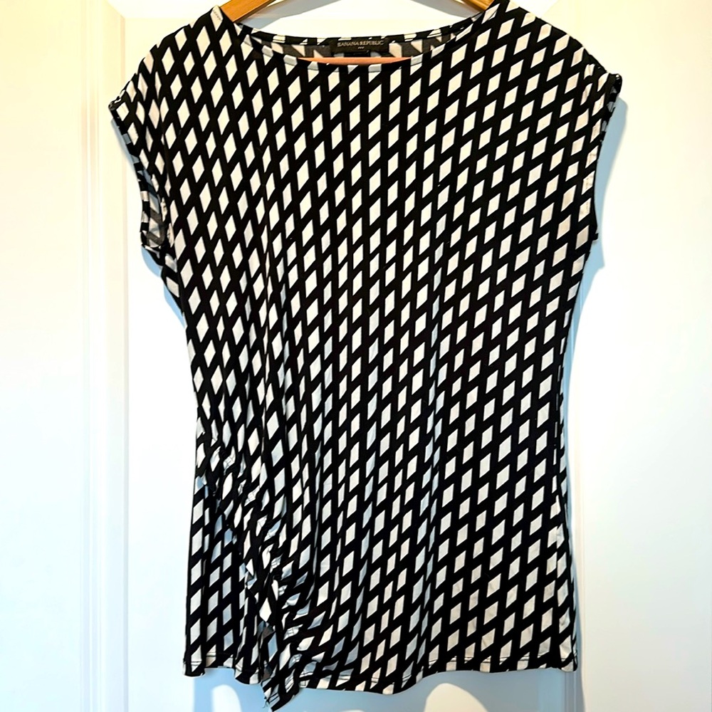 Black & White Sleeveless Blouse